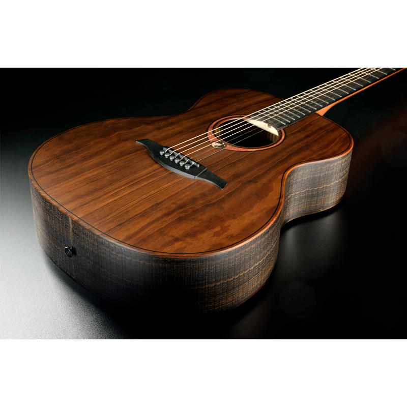 Lâg Sauvage Auditorium Acoustic Guitar With Gigbag